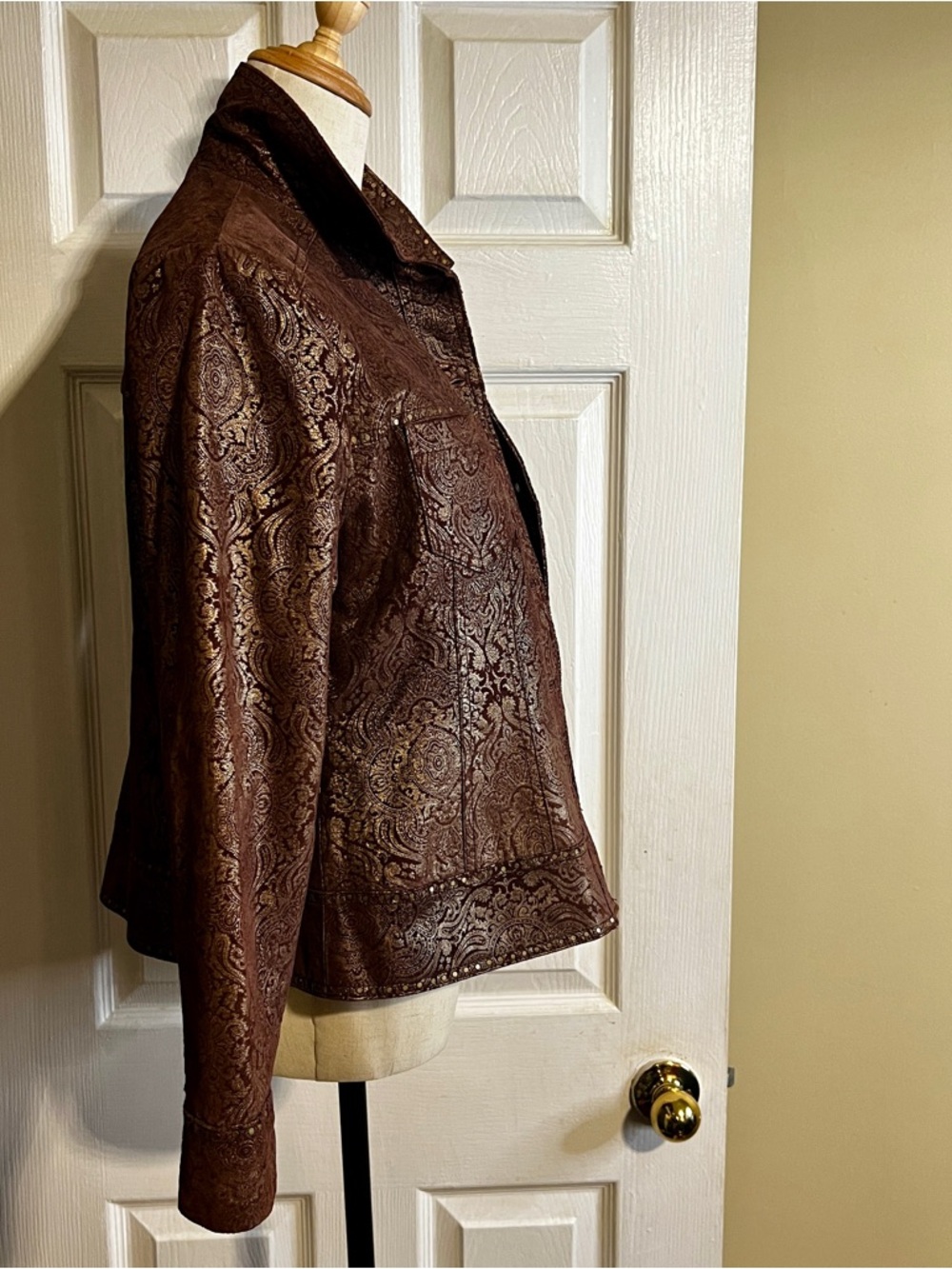 In Suede Wms Y2K Brown Gold Metallic Paisley Studded Trucker Boho Leather JKT‎ M - Picture 6 of 15